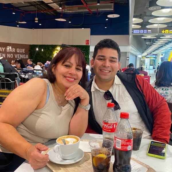 Pasajeros de Mia Travelling en el aeropuerto